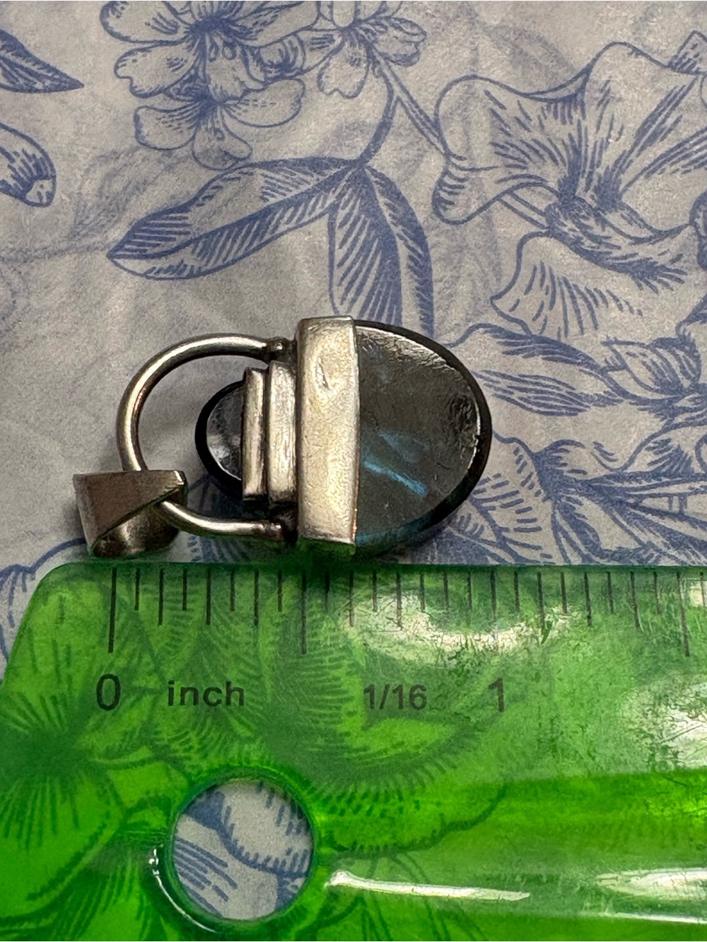 Padlock shaped labradorite pendant and 925 silver